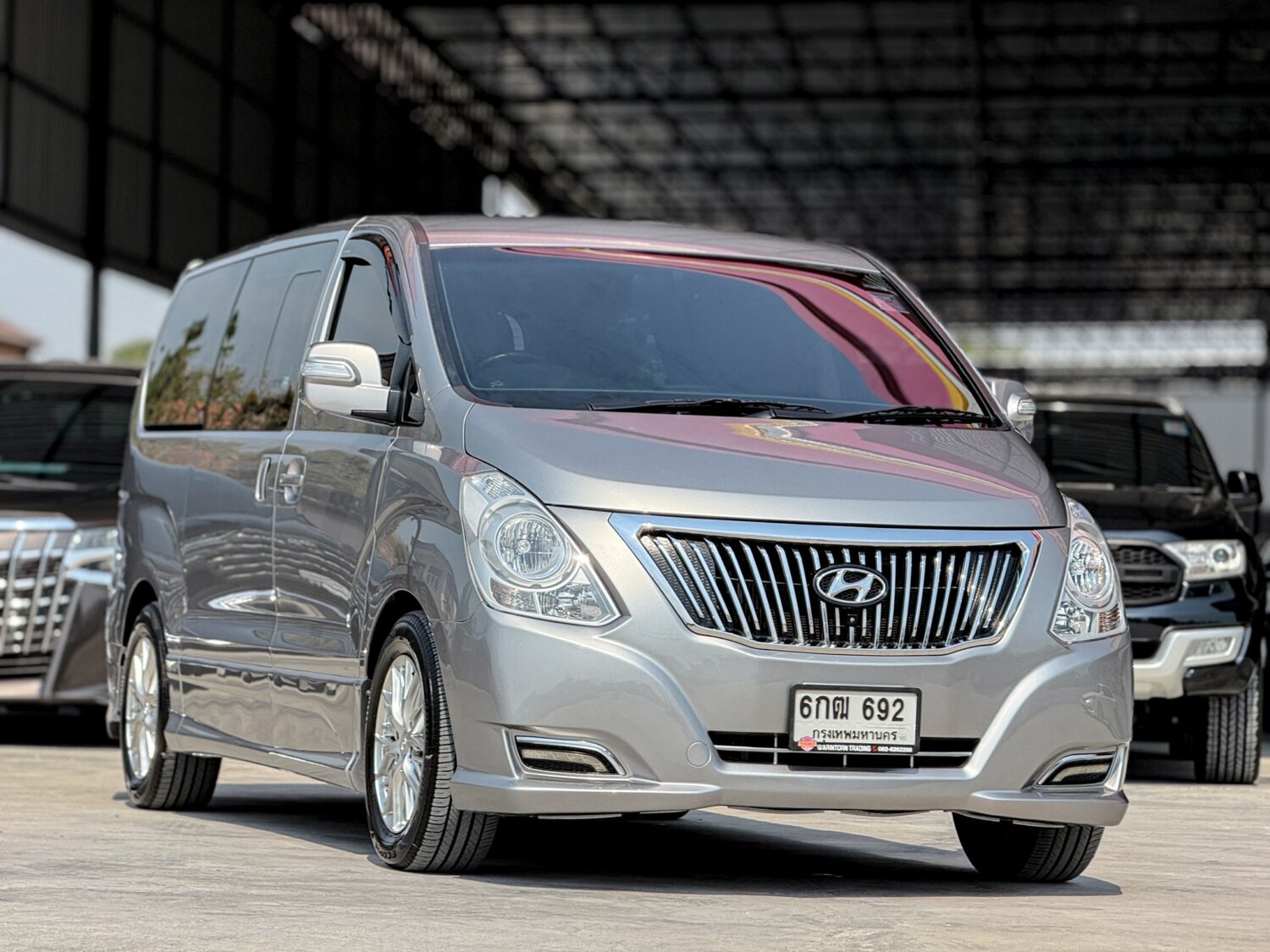 HYUNDAI GRAND STAREX