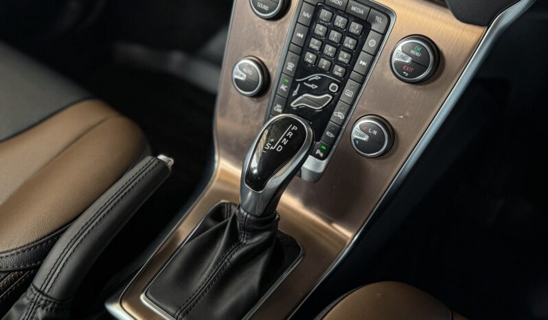 VOLVO V40 full