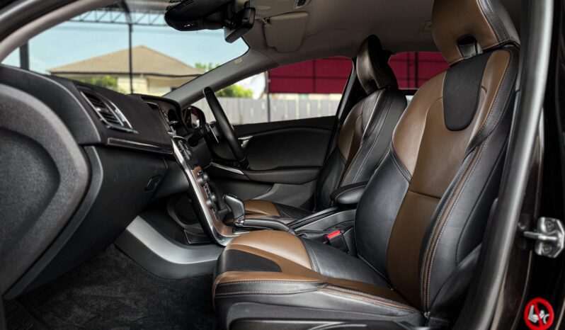 VOLVO V40 full