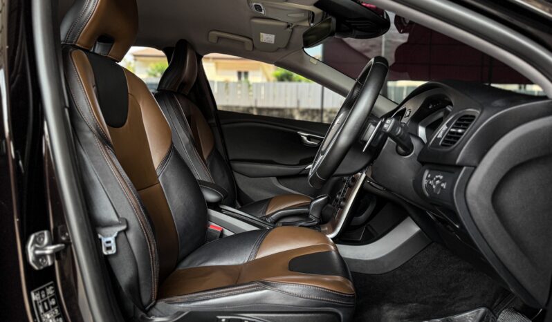 VOLVO V40 full
