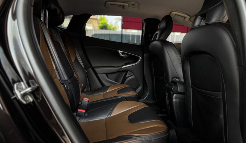VOLVO V40 full