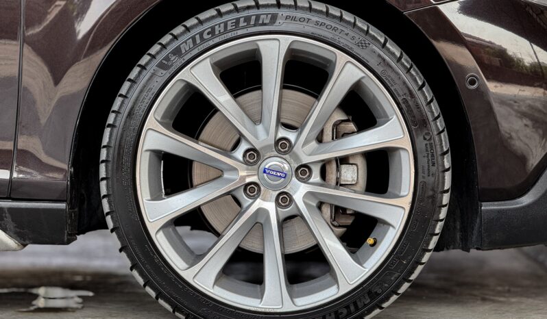 VOLVO V40 full