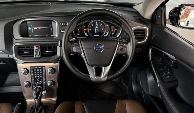 VOLVO V40 full