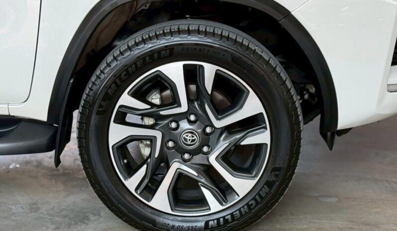 FORTUNER 2.4 COMMANDER full
