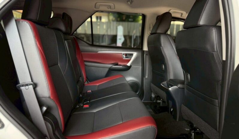 FORTUNER 2.4 COMMANDER full
