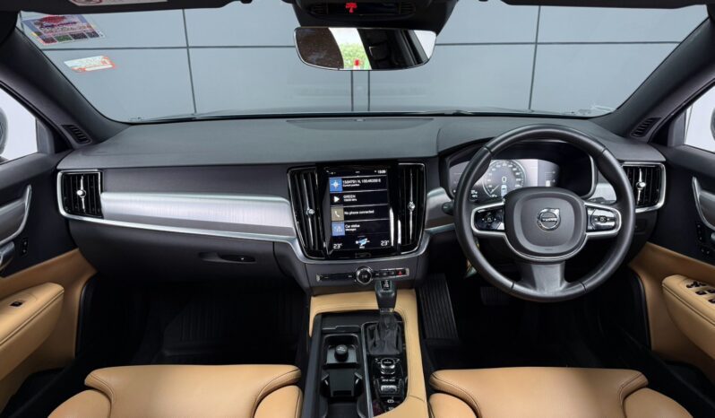S90 2.0 D4 MOMENTUM full