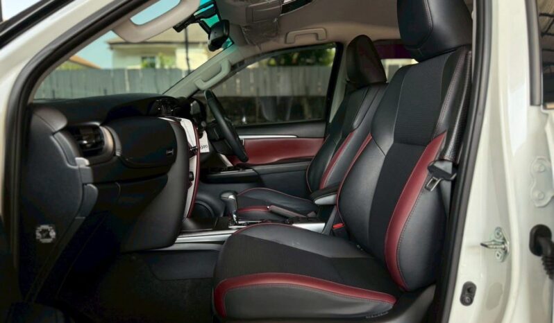 FORTUNER 2.4 COMMANDER full