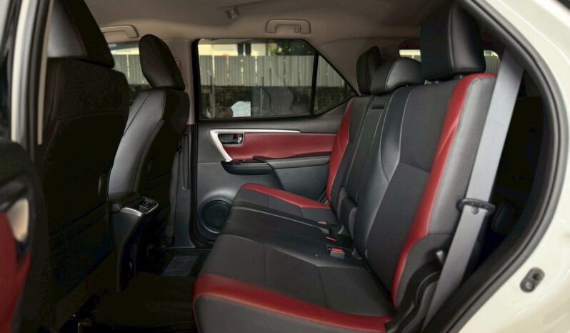 FORTUNER 2.4 COMMANDER full